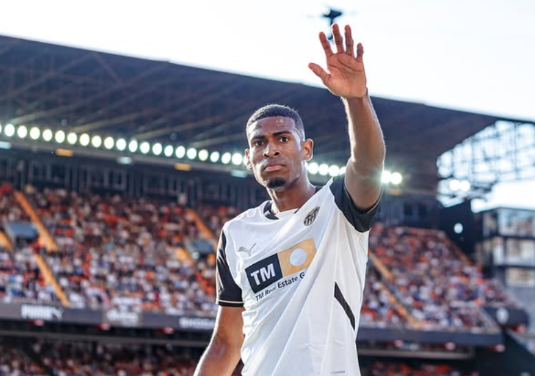 Ylli I Arsenal me dëshirë për të ndryshuar kombësi, shkak Botërori