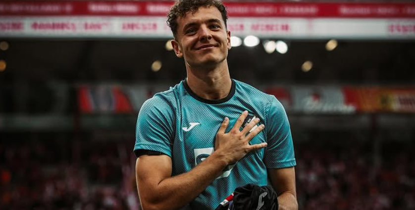 Fisnik Asllani në lojë për Barcelonën