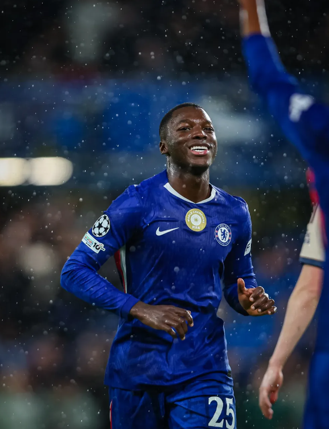 Chelsea e gatshme për një kontratë duke mbajtur larg interesimin e Real Madrid