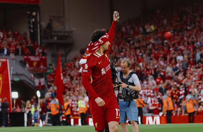 122 pasime në një ndeshje, ylli i Liverpool vendos rekord