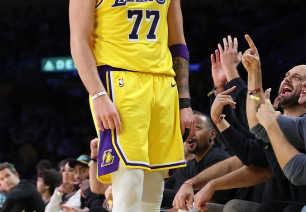 Luka Doncic shkruan historinë në NBA