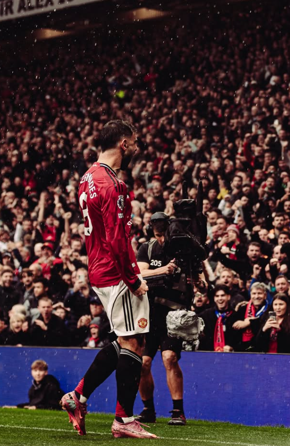 Manchester United vendos cmimin e kartonit për Bruno Fernandes