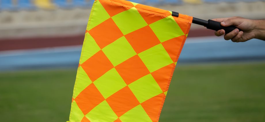 IFAB, paralajmëron ndryshime sa I përket pozicionit jashtë loje