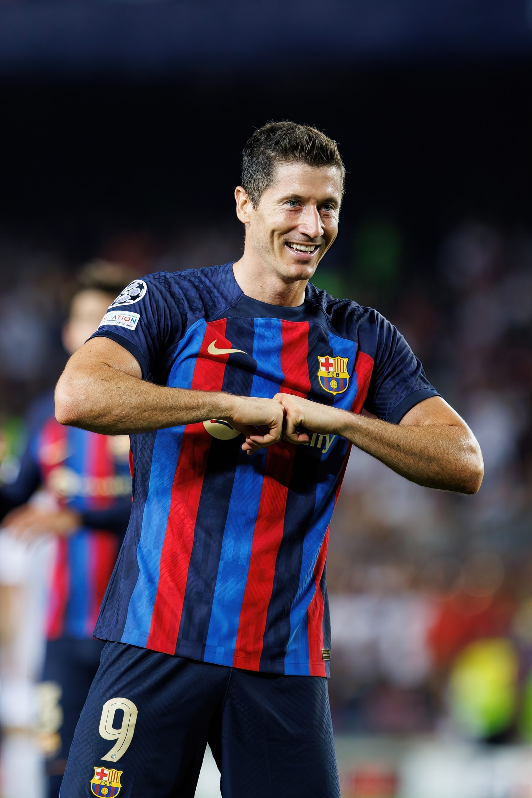 Lewandowski te Milan, Kane e zvendëson në Barca