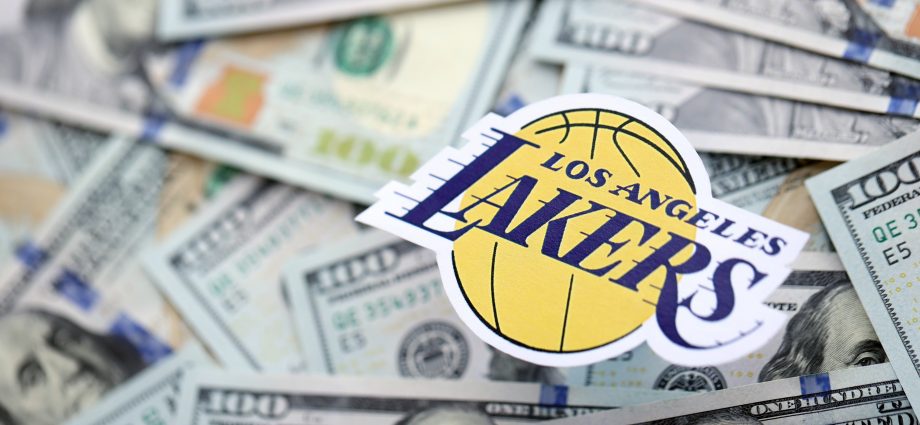 NBA miraton shitjen e Los Lakers, 10 miliard euro