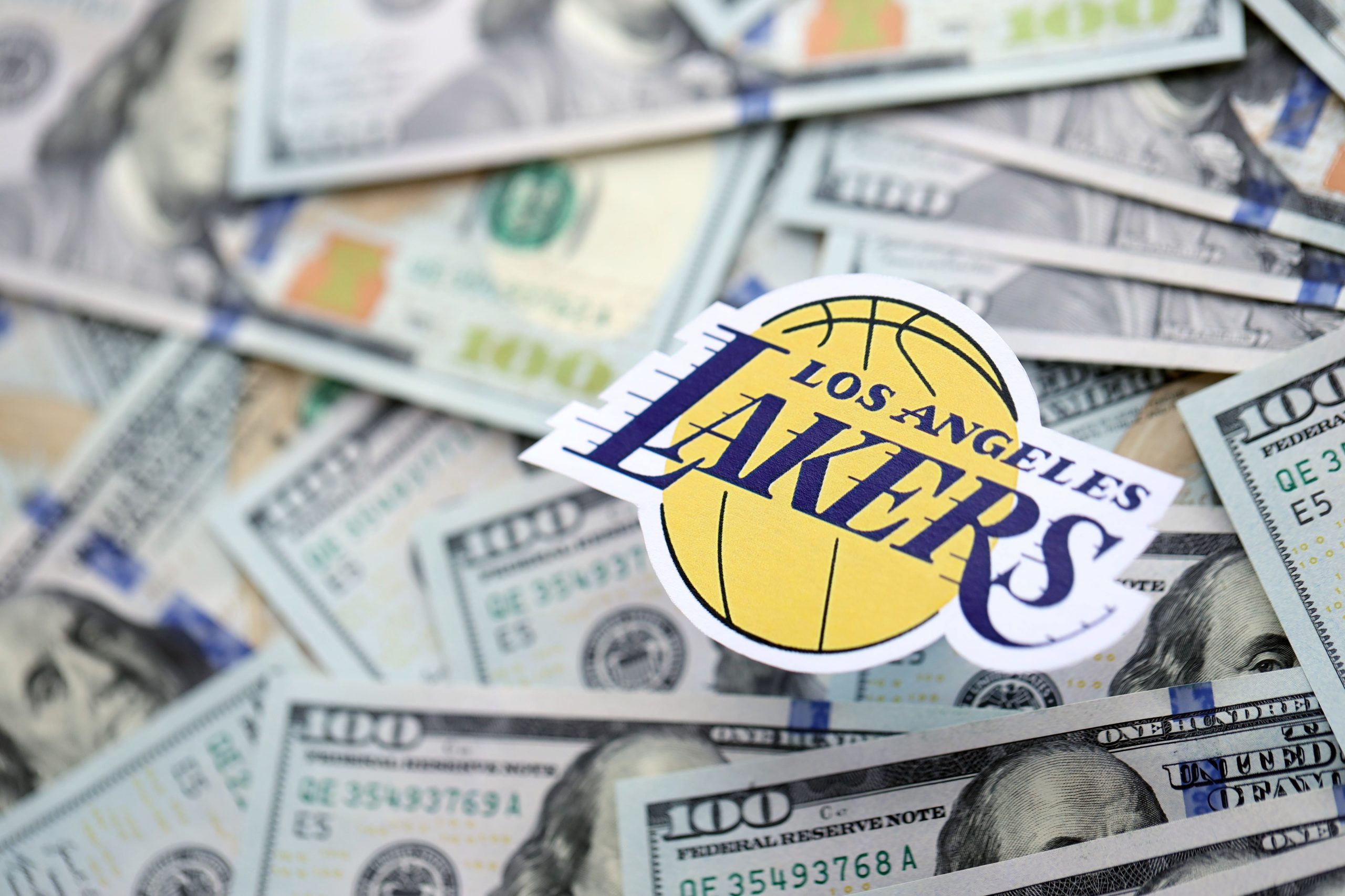 NBA miraton shitjen e Los Lakers, 10 miliard euro