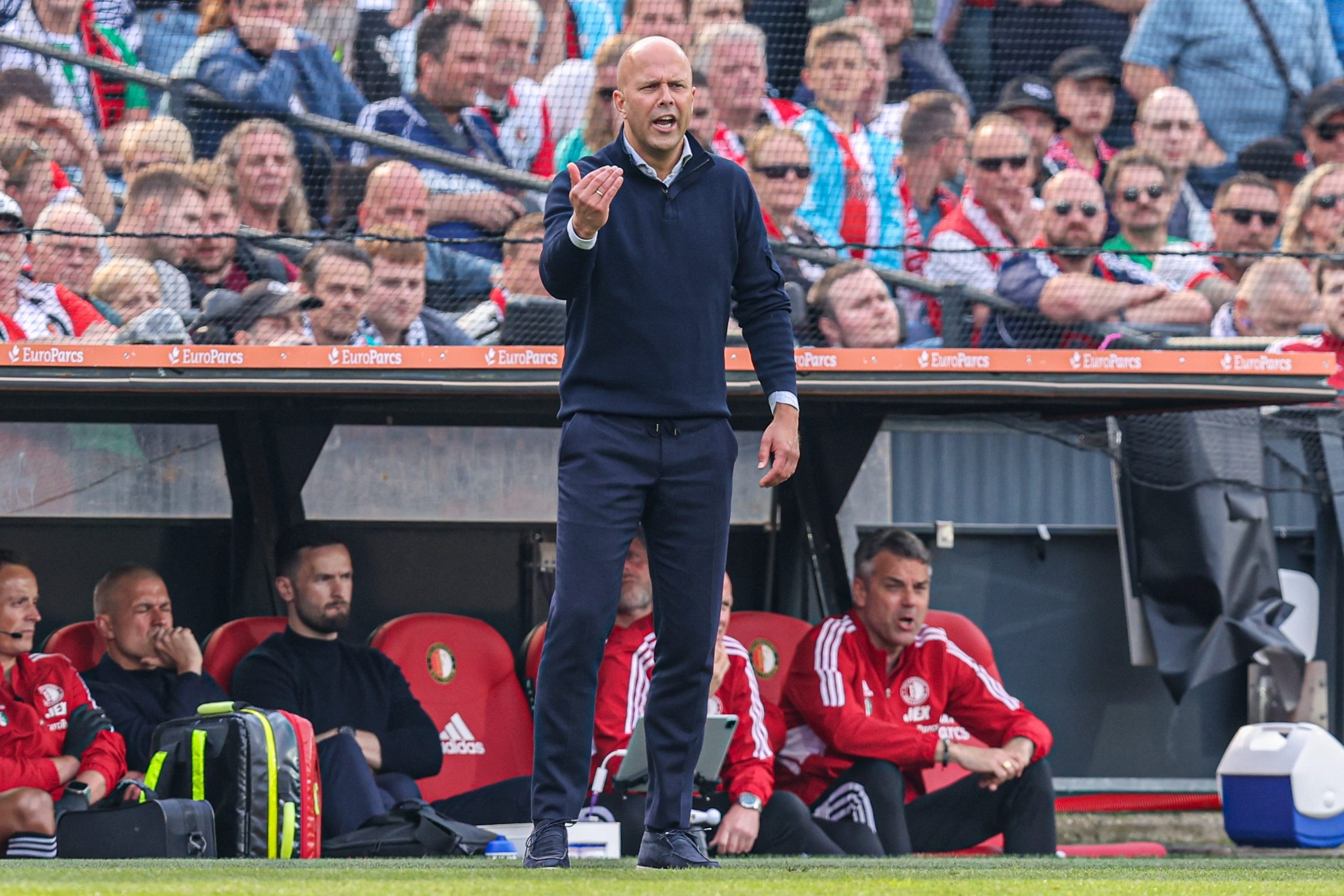 Arne Slot aspak I kërcënuar për të ardhmen e tij