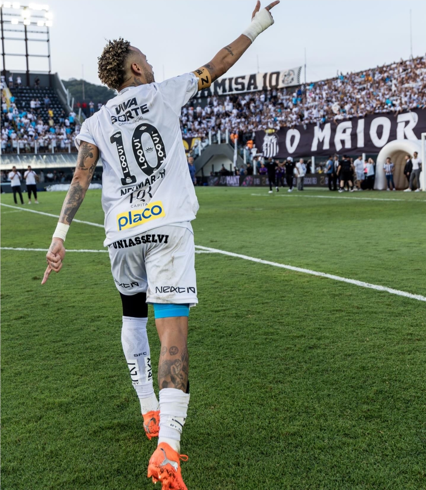 Neymar I gatshëm për të rinovuar me Santos