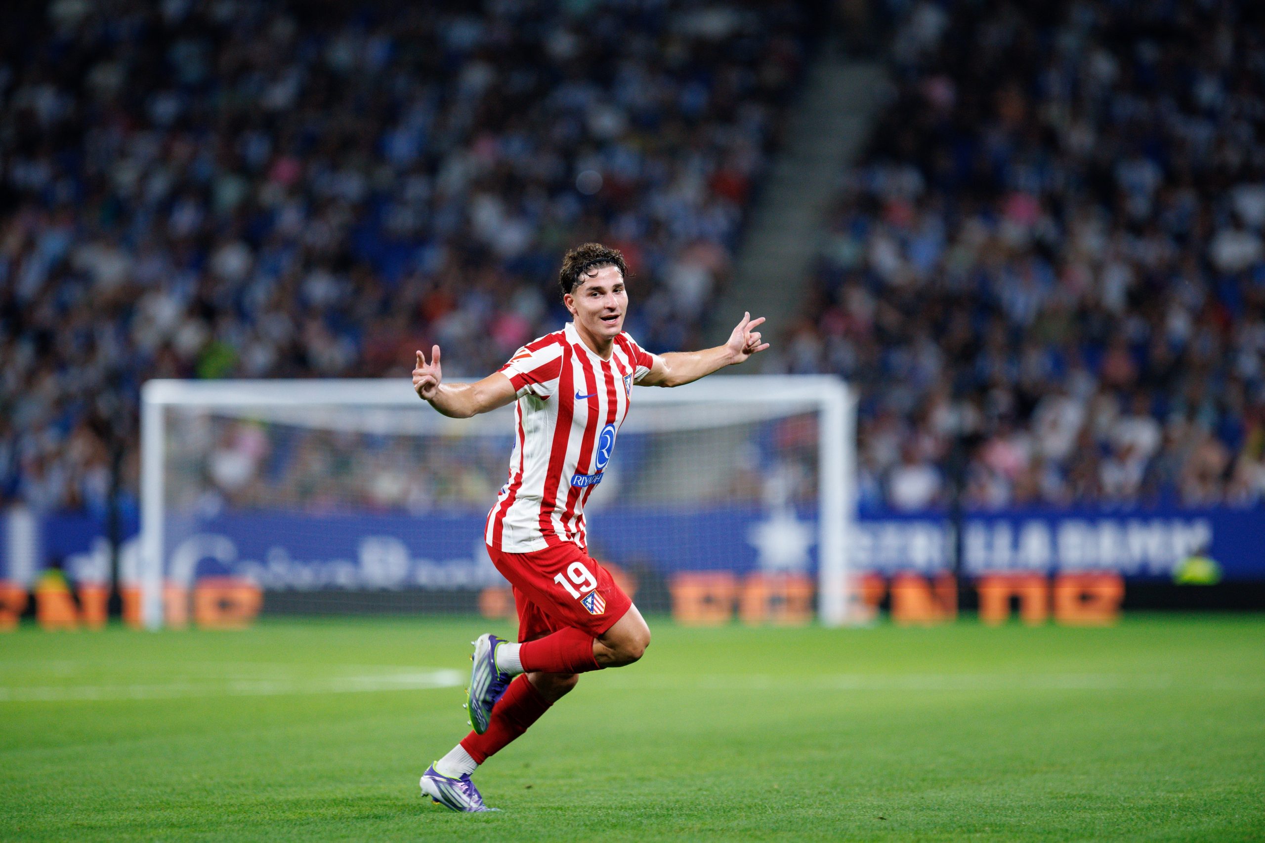 Qëndra e vëmëndjes te Julian Alvarez