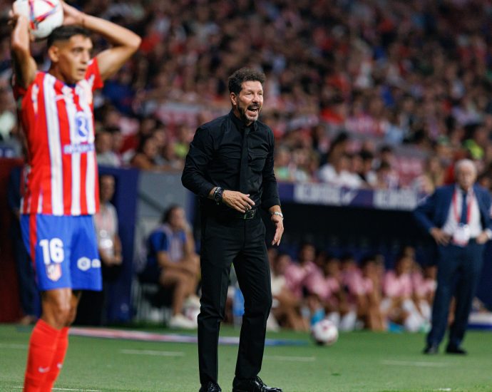 Diego Simeone thyen rekordin ndaj Barcelonës
