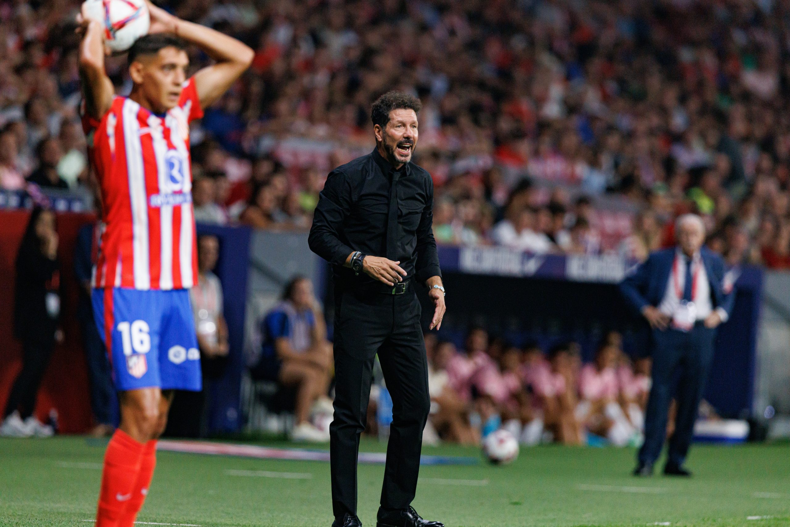 Diego Simeone thyen rekordin ndaj Barcelonës