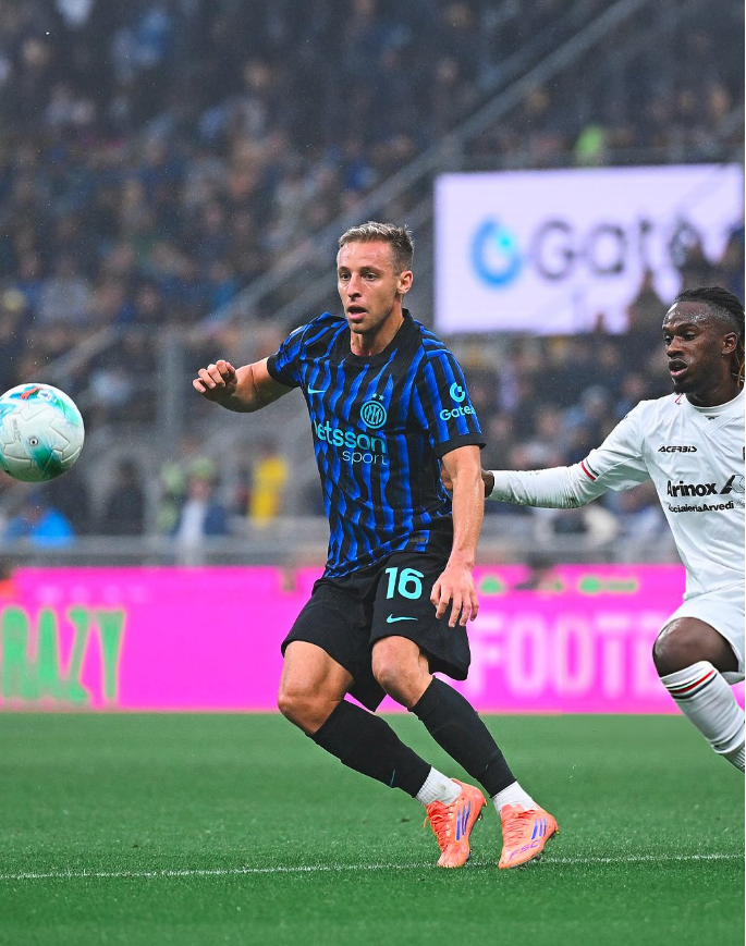 Juventus shtyn më tej bisedimet për të huazuar lojtarin e Inter