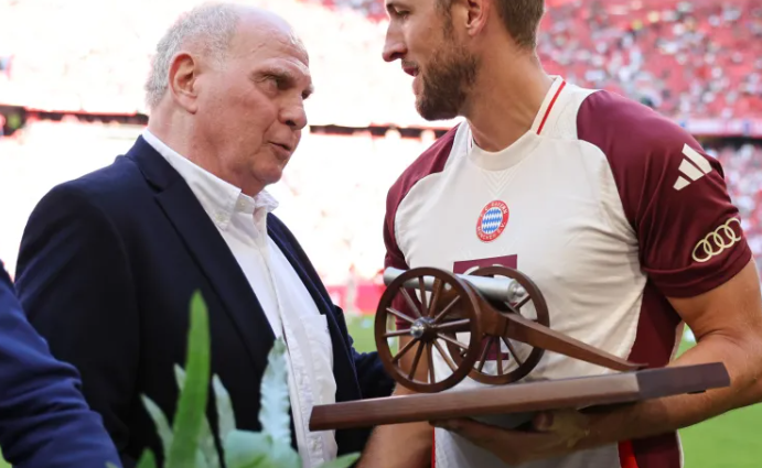 Hoeness, sinjale për një rinovim të mundshëm të Kane