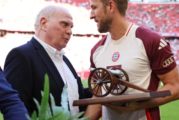 Hoeness, sinjale për një rinovim të mundshëm të Kane