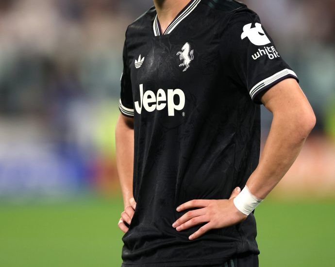 Yildiz ende pa një kontratë, dy klube pas tij