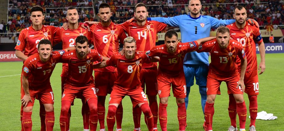 Maqedonia e Veriut drejt Botërorit me një trajner të rri