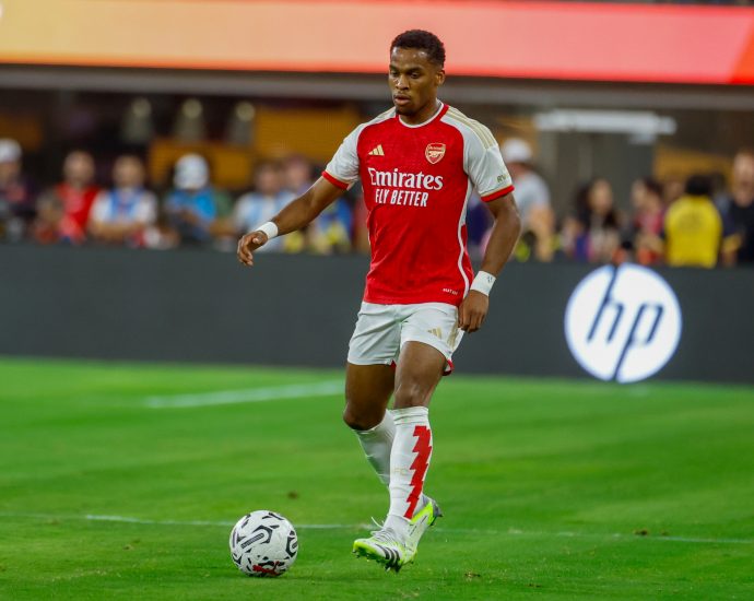 Milan lidhet më tej me transferimin e yllit të Arsenal