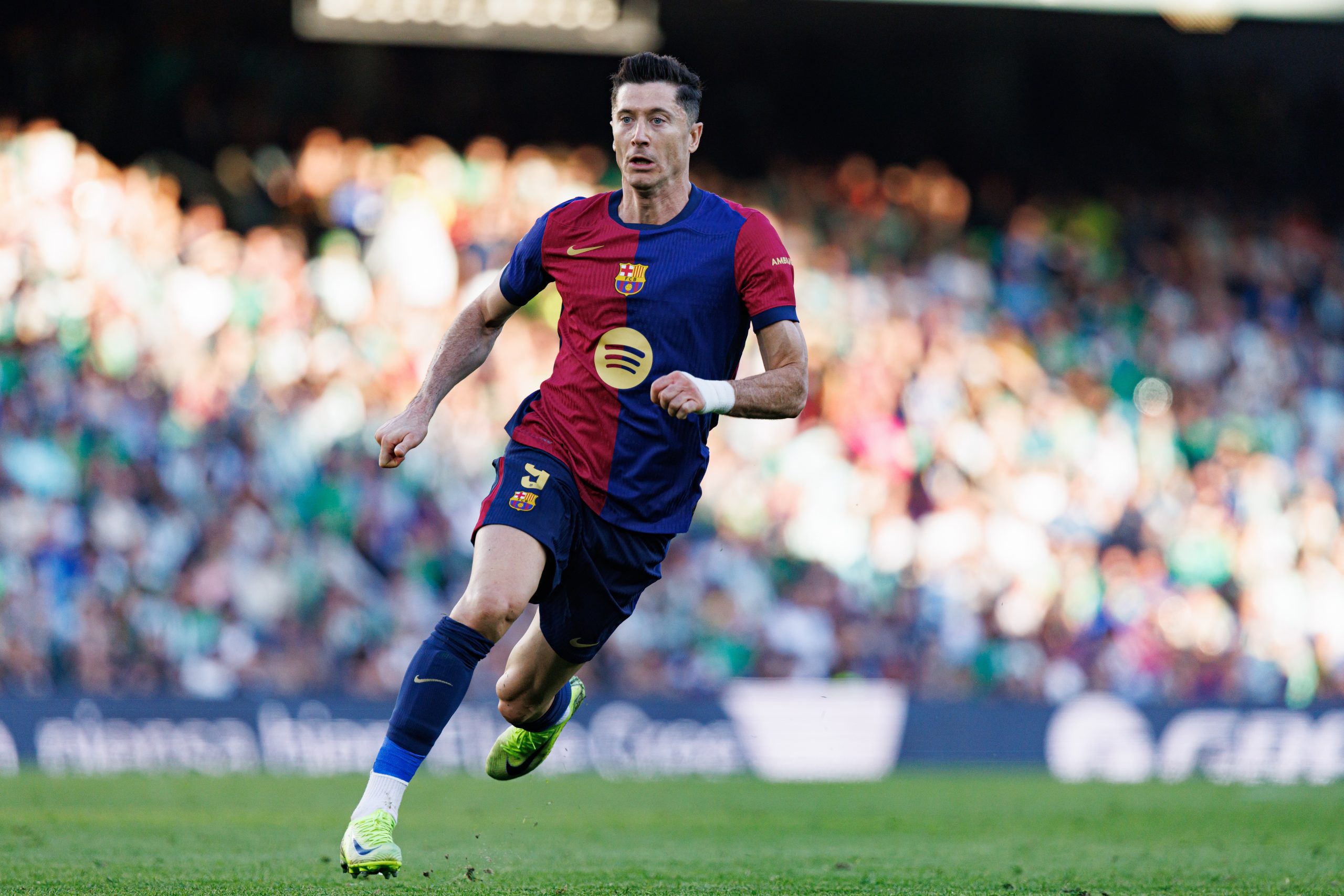 Lewandowski pritet të mos nënshkruajë kontratën e re me Barcën