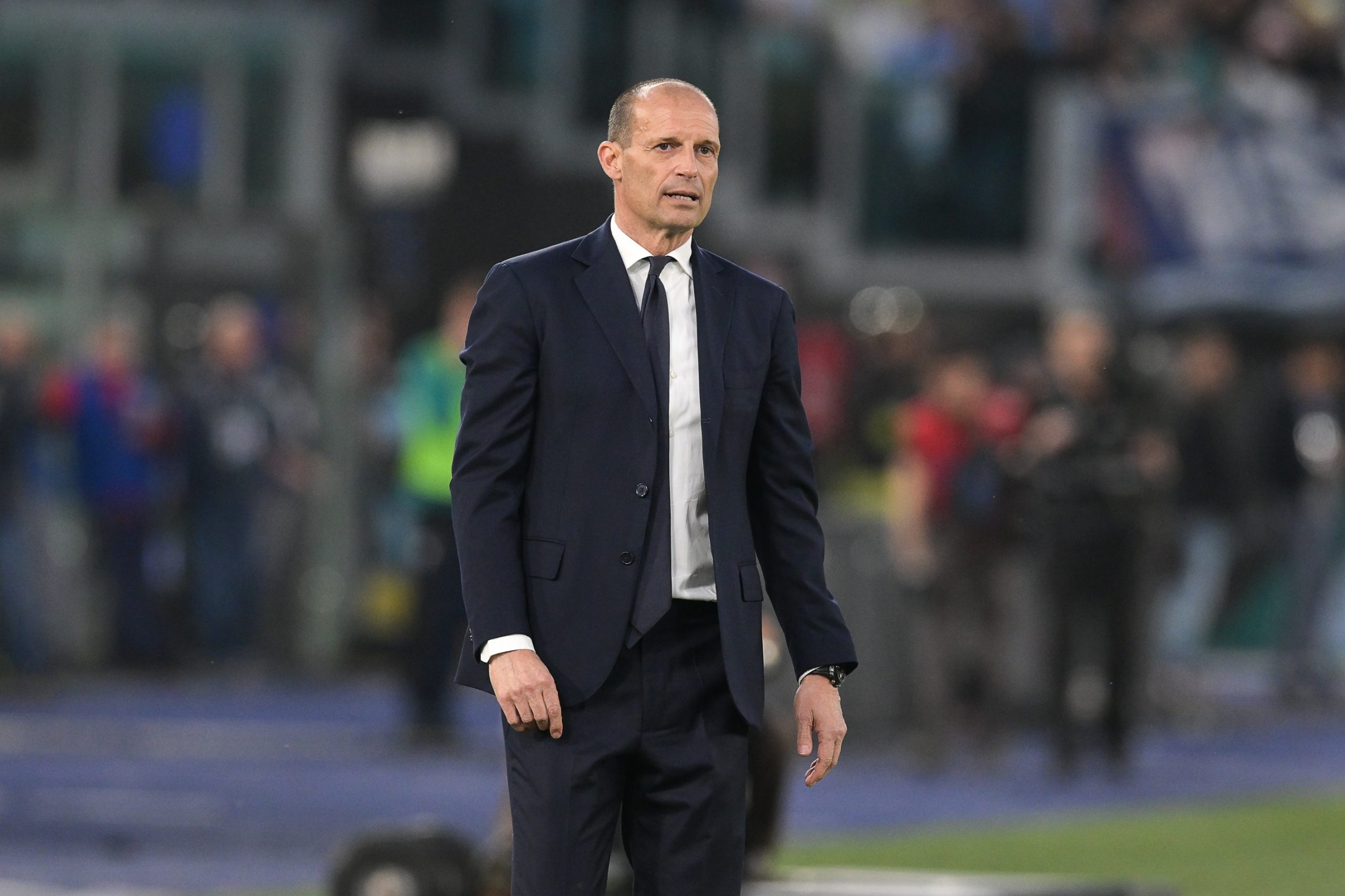 Allegri është duke diskutuar qëndrimin e tij në Milan