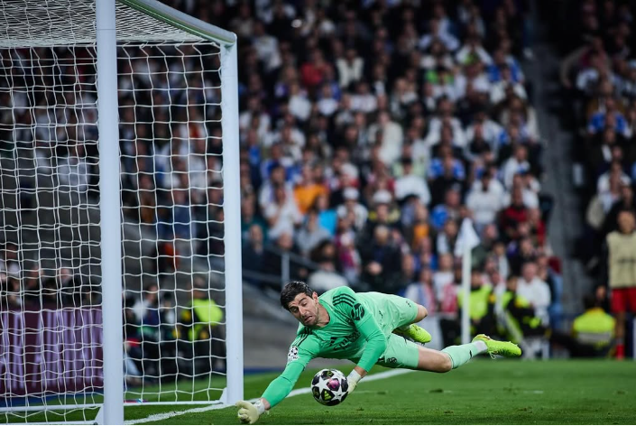 Courtois drejt zvendësimit, dy opsionet e Real Madrid