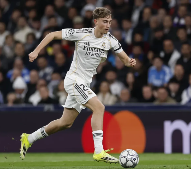 Dean Huijsen drejt rikthimit të mundshëm në Premier Liga